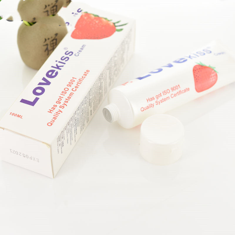 LoveKiss Strawberry Flavored Water-Soluble Lubricant 100ml